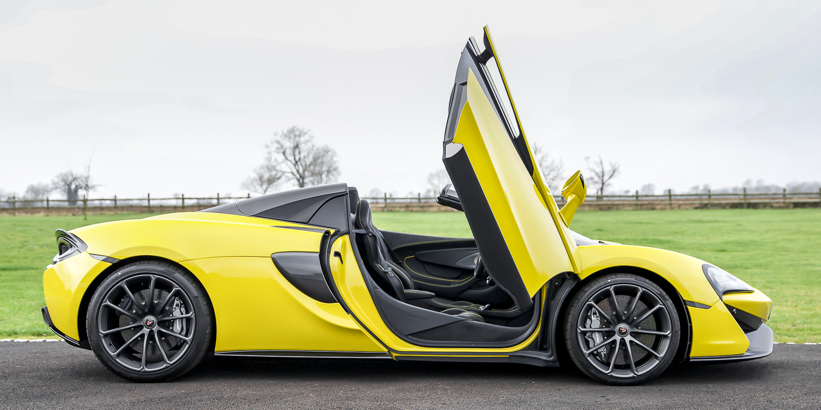 McLaren 570S Spider Sicilian Yellow - Alastair Bols
