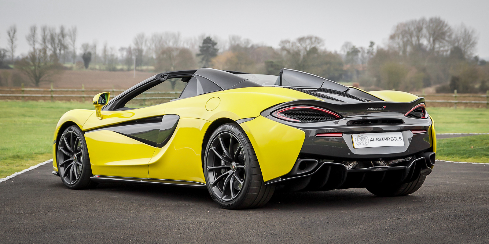 570SPIDER-SICILIAN-YELLOW-24-