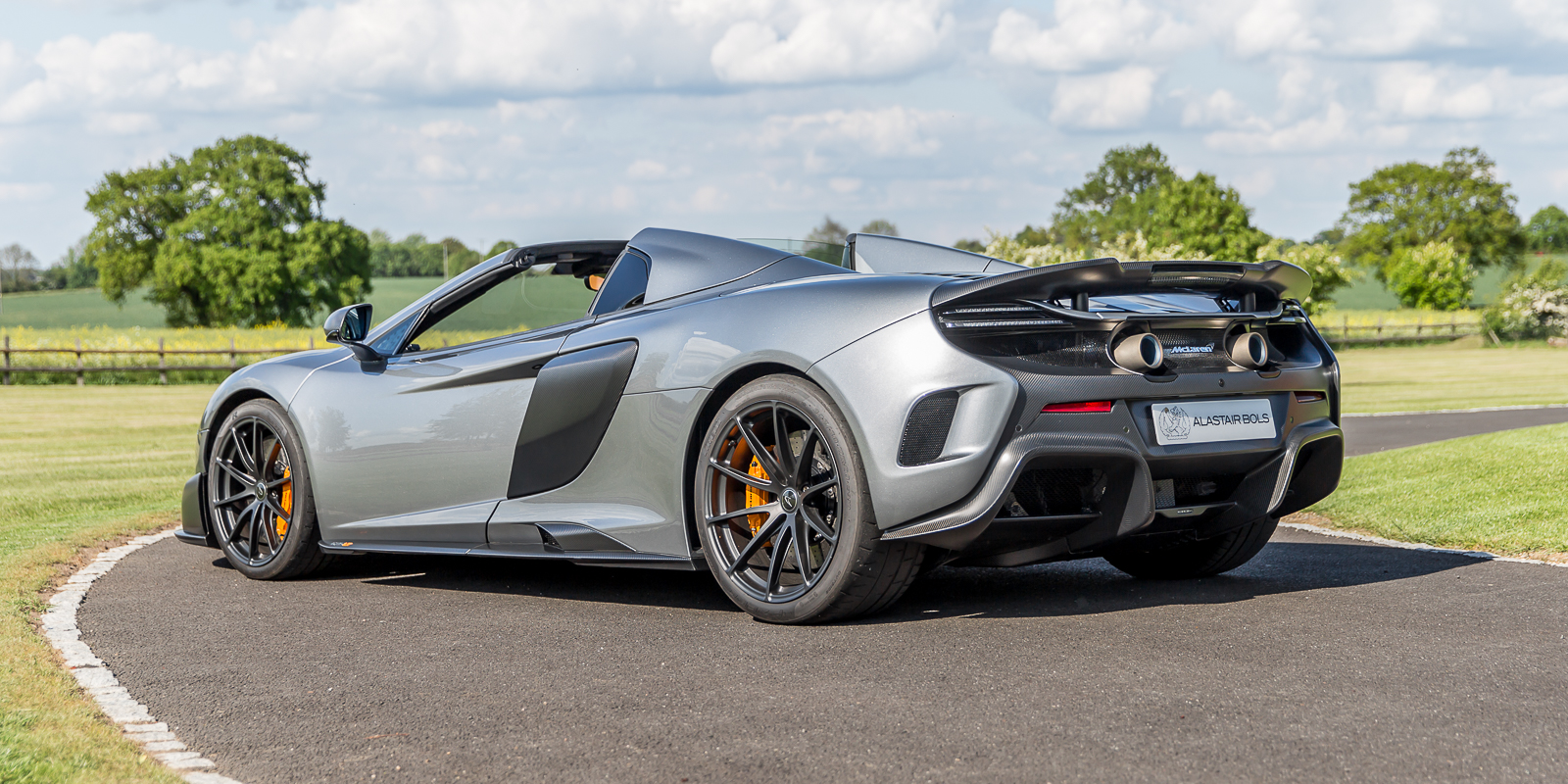 Linkable リンカブル　パフジャケット　マットグレー McLaren 675LT Spider - #001 - Alastair Bols