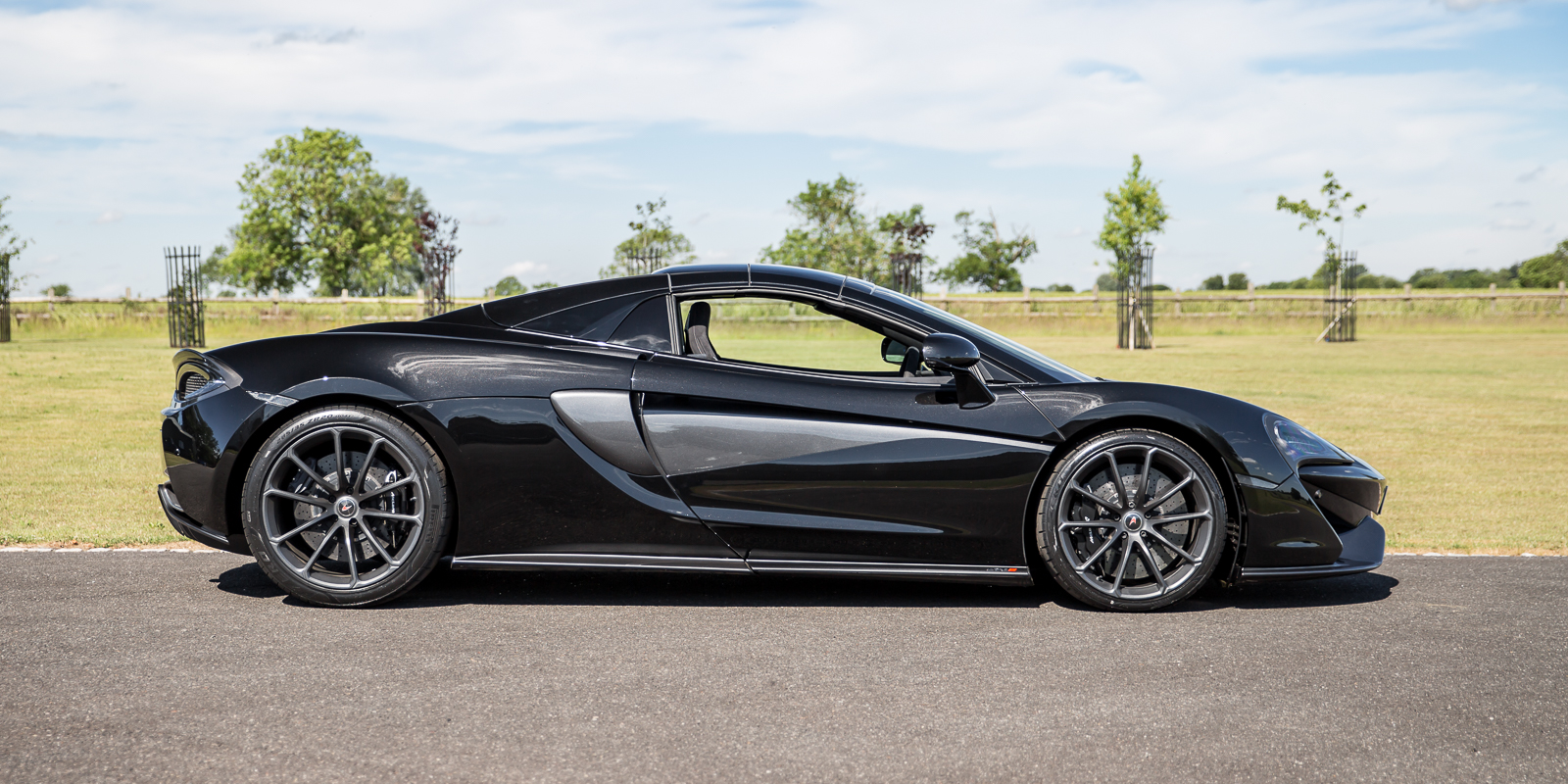McLaren 570S Spider - ONYX BLACK - Alastair Bols