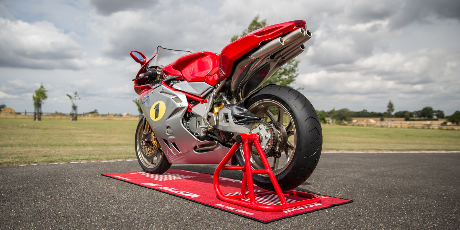 MV Agusta Superveloce 1000 Ago: la espectacular moto que rinde homenaje