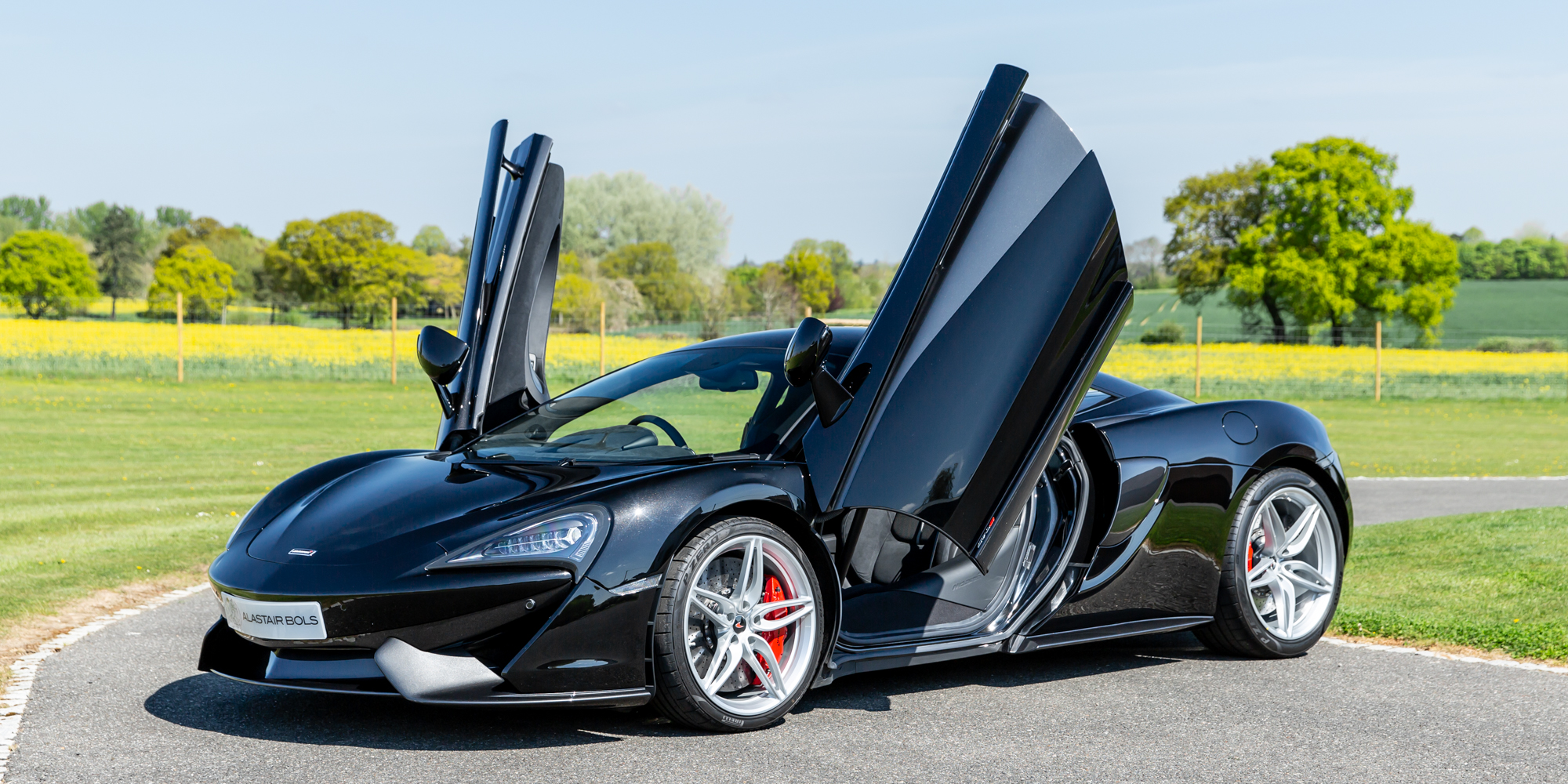 McLaren-570S-Coupe-Onyx-Black-