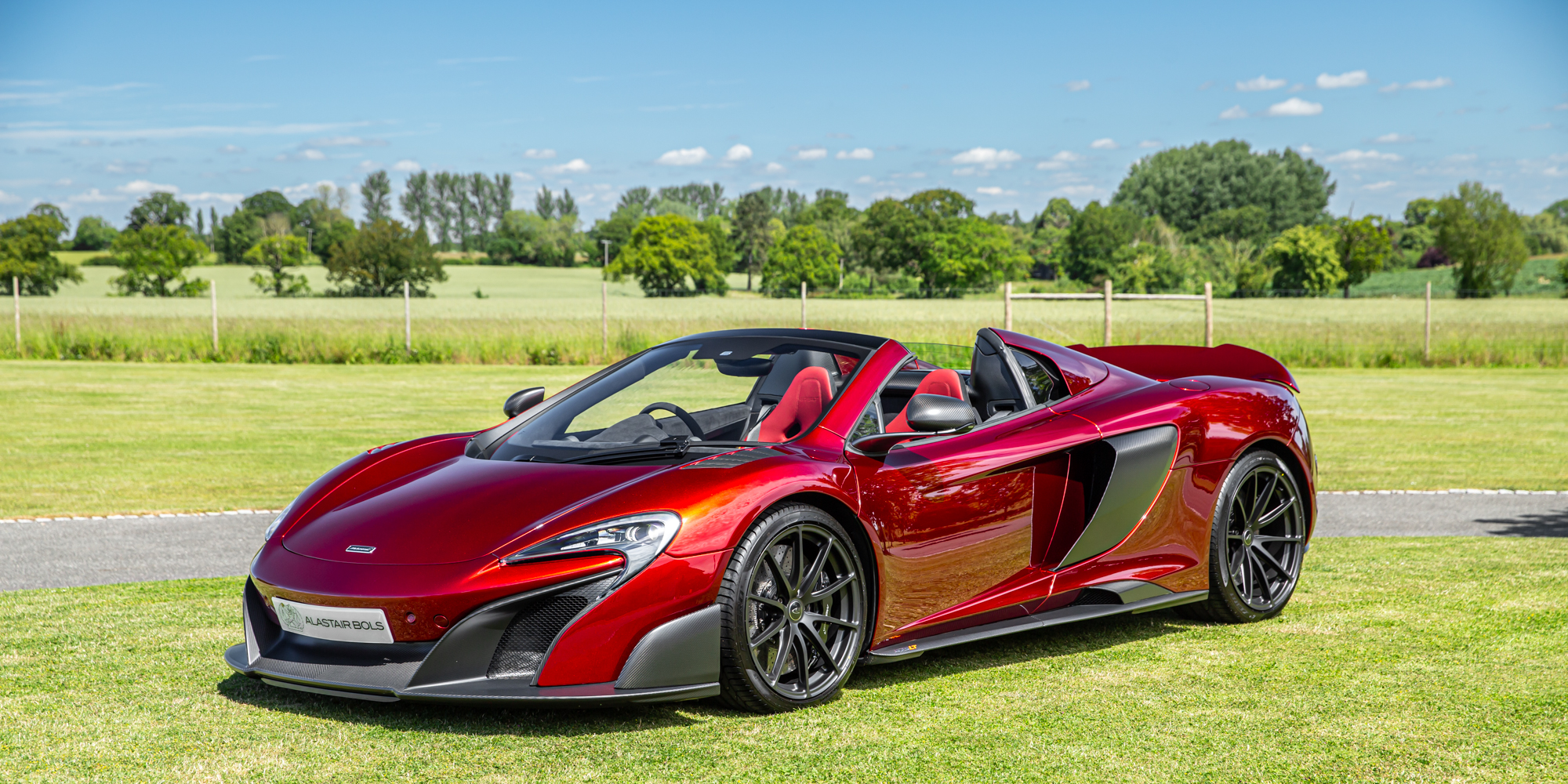 McLaren 675LT Spider VOLCANO RED - Alastair Bols