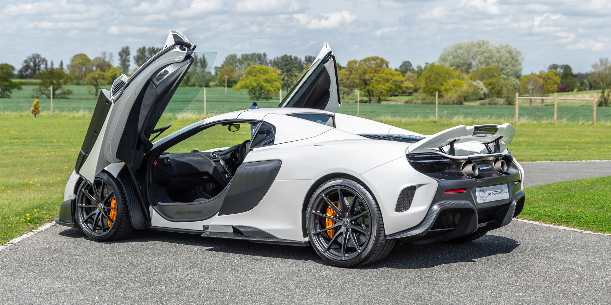 McLaren 675LTS - PEARL WHITE - Alastair Bols